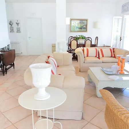 Giulia Villa SantʼAgata sui Due Golfi